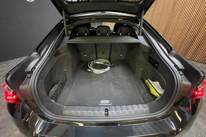 Sort BMW i4 fra 2023
