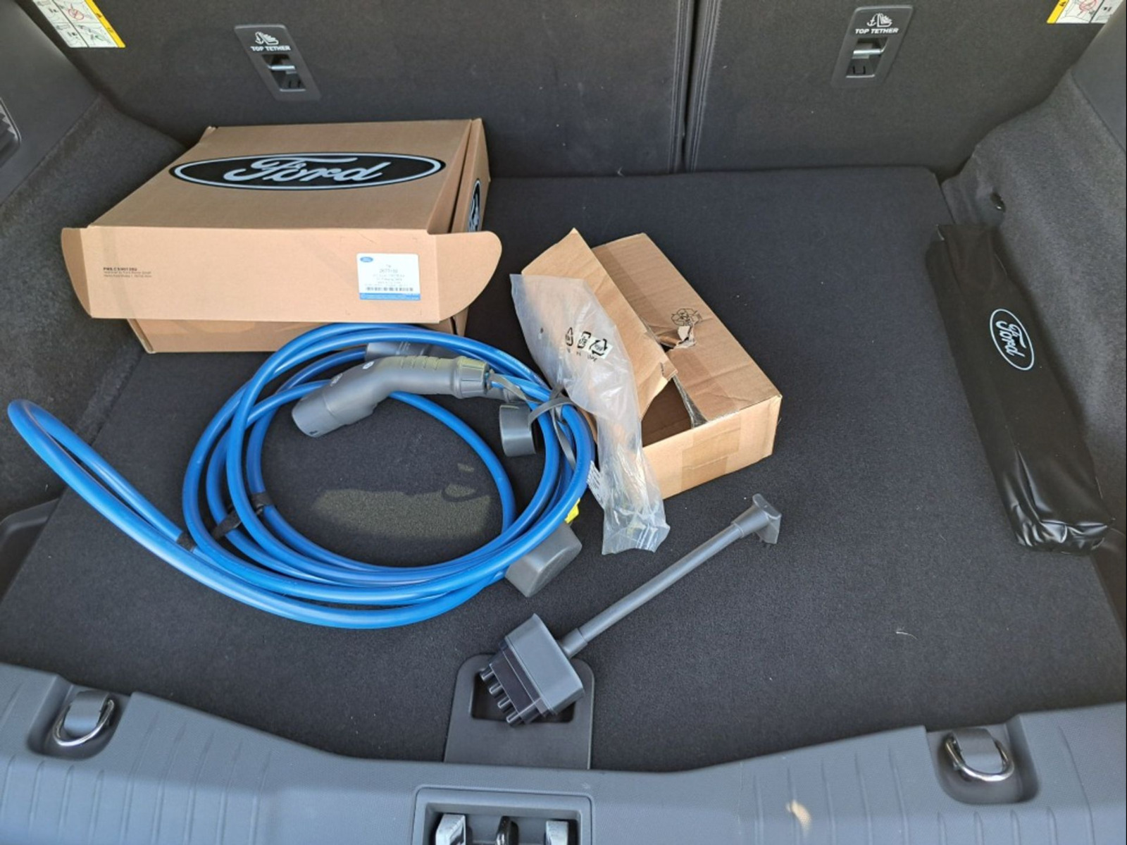 Hvid Ford Mustang Mach-E fra 2023