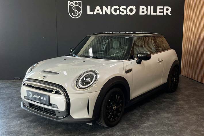 Sølv Mini Cooper SE fra 2021 set udefra