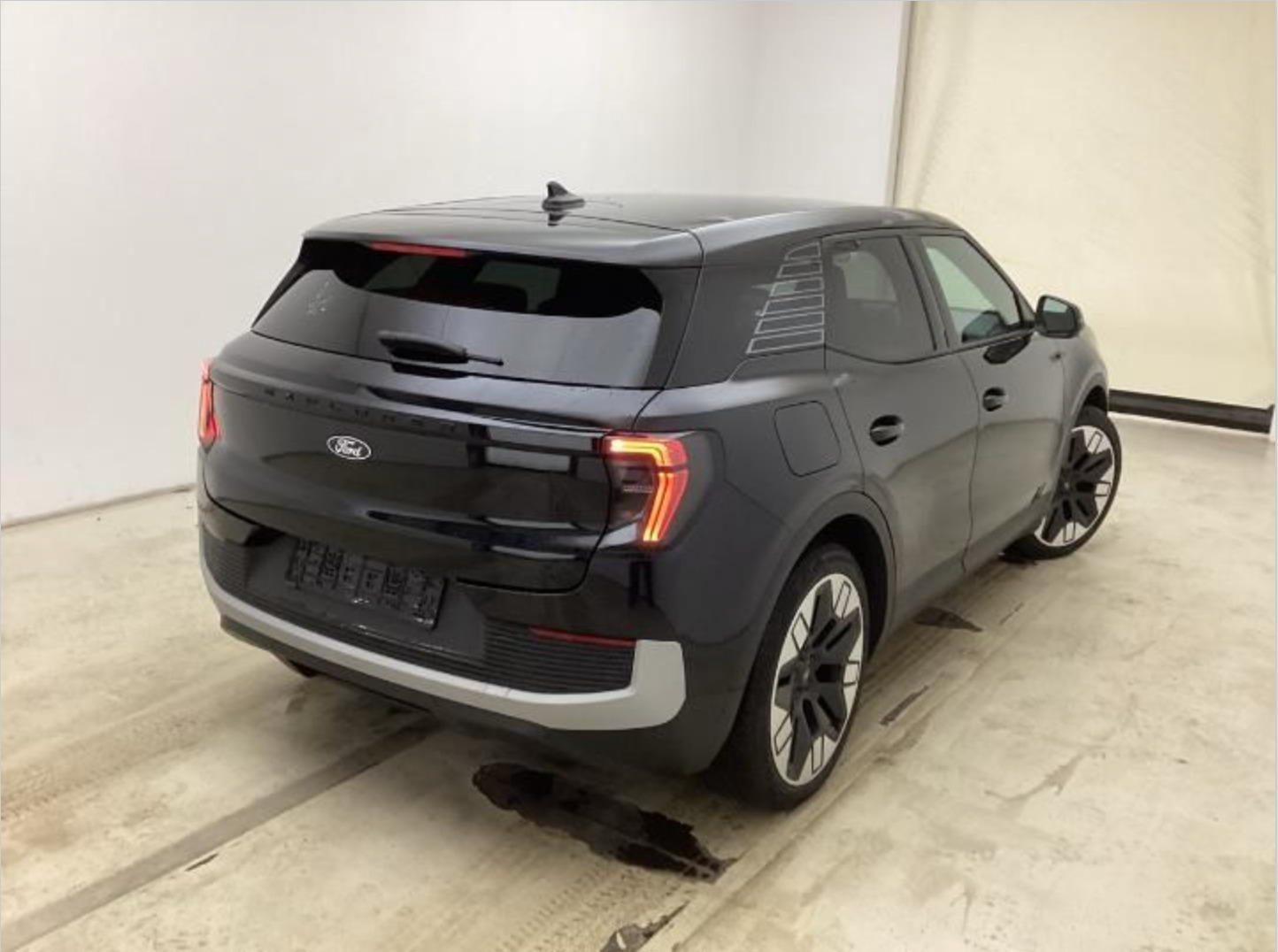 Ford Explorer 77 Premium Extended Range