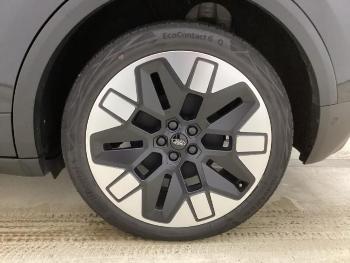 Ford Explorer 77 Premium Extended Range