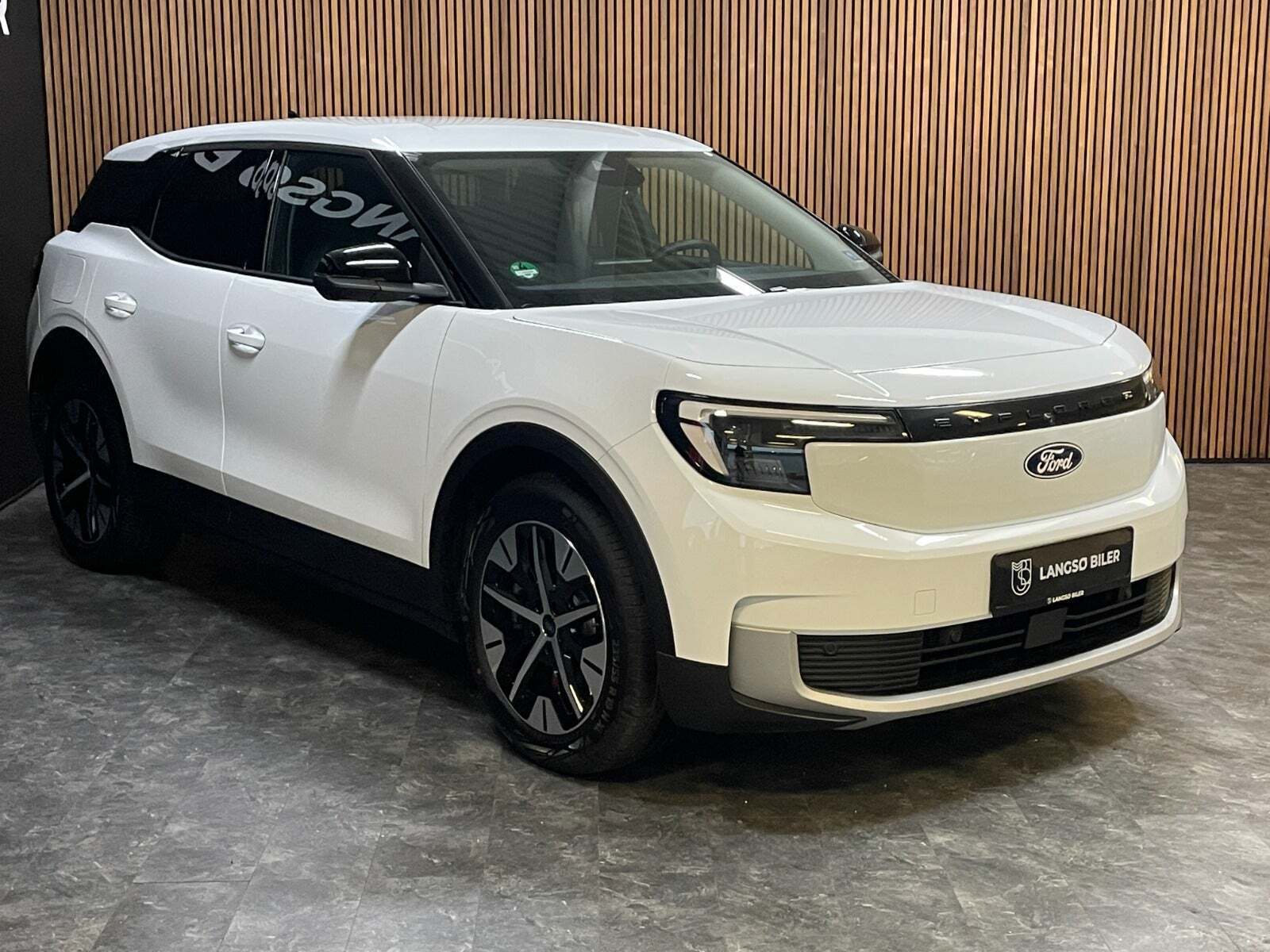 Ford Explorer 79 Select Extended Range