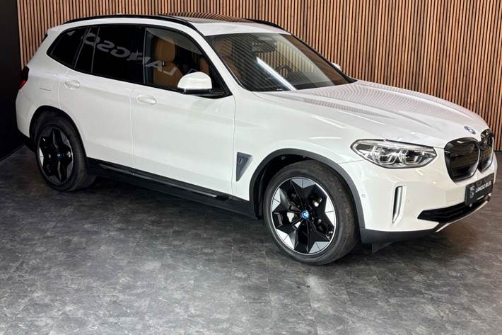 Hvid BMW iX3 fra 2021