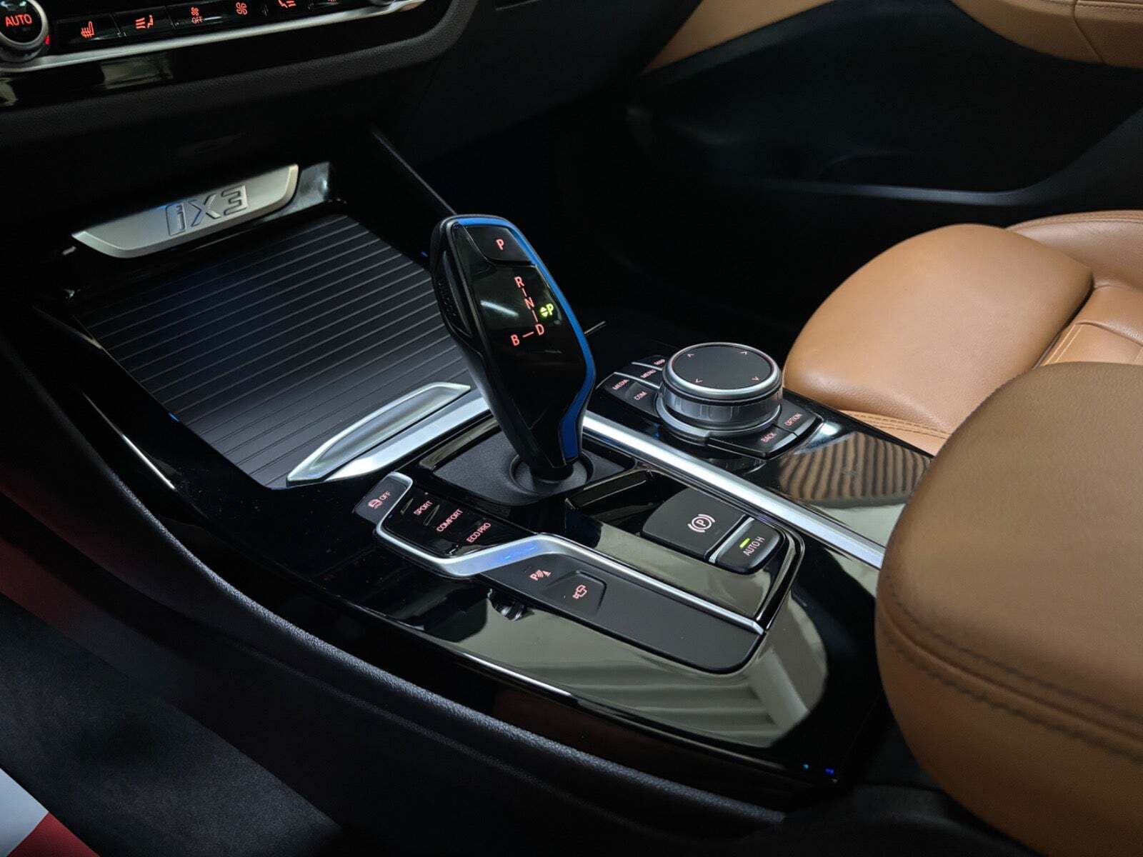 Hvid BMW iX3 fra 2021