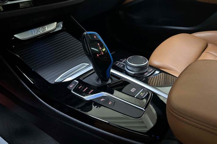 Hvid BMW iX3 fra 2021