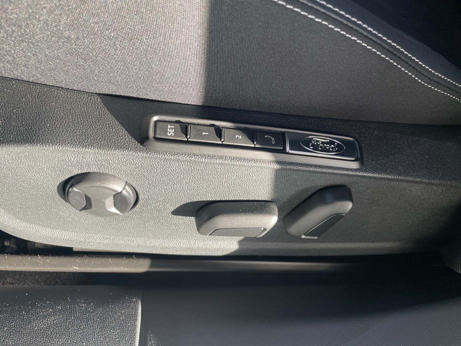 Hvid Ford Explorer fra 2025