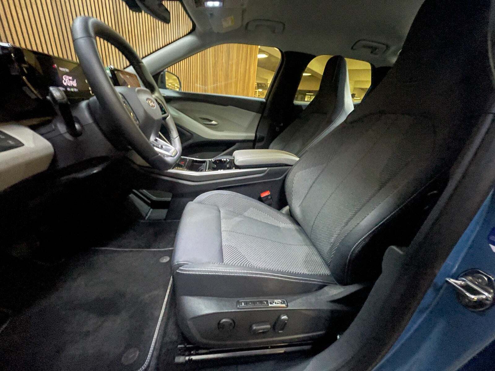 Ford Explorer 79 Select Extended Range AWD