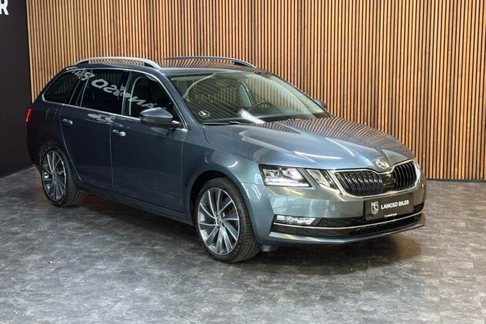 Grå Skoda Octavia fra 2018