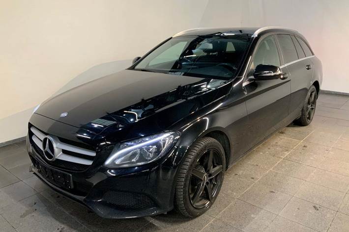 Sort Mercedes C220 d fra 2016 set udefra