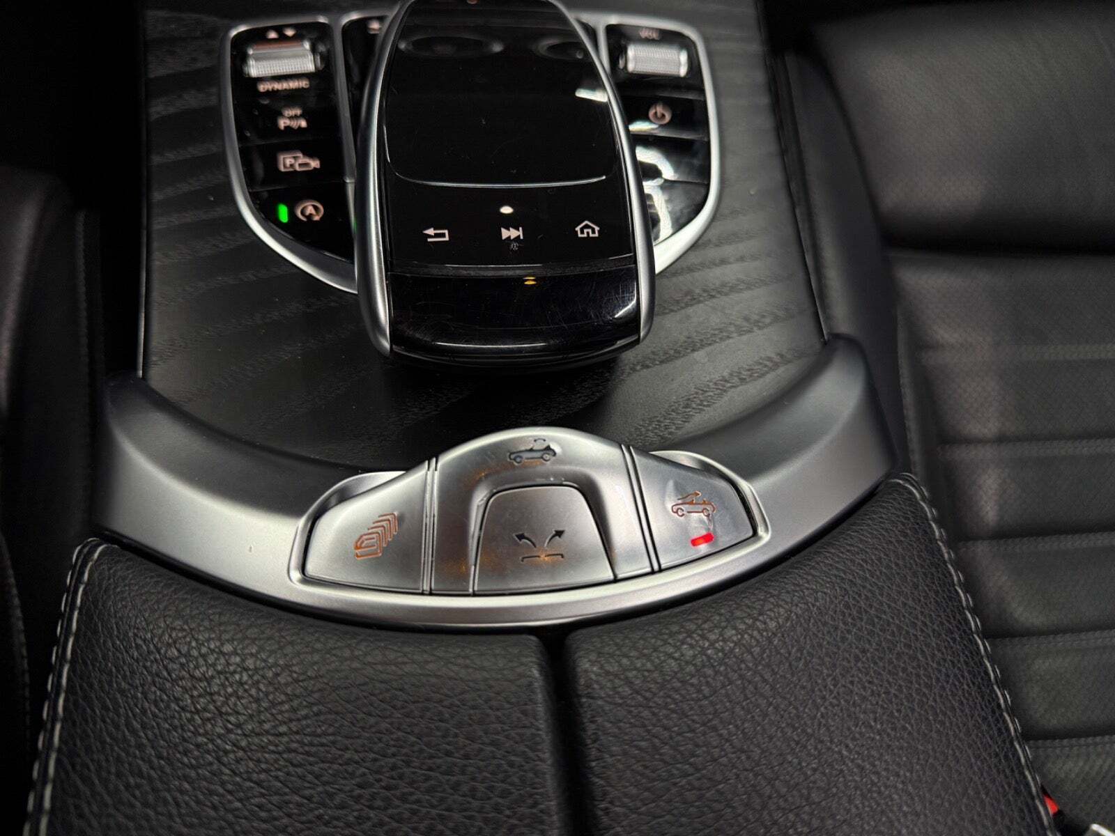 Sort Mercedes C200 fra 2019