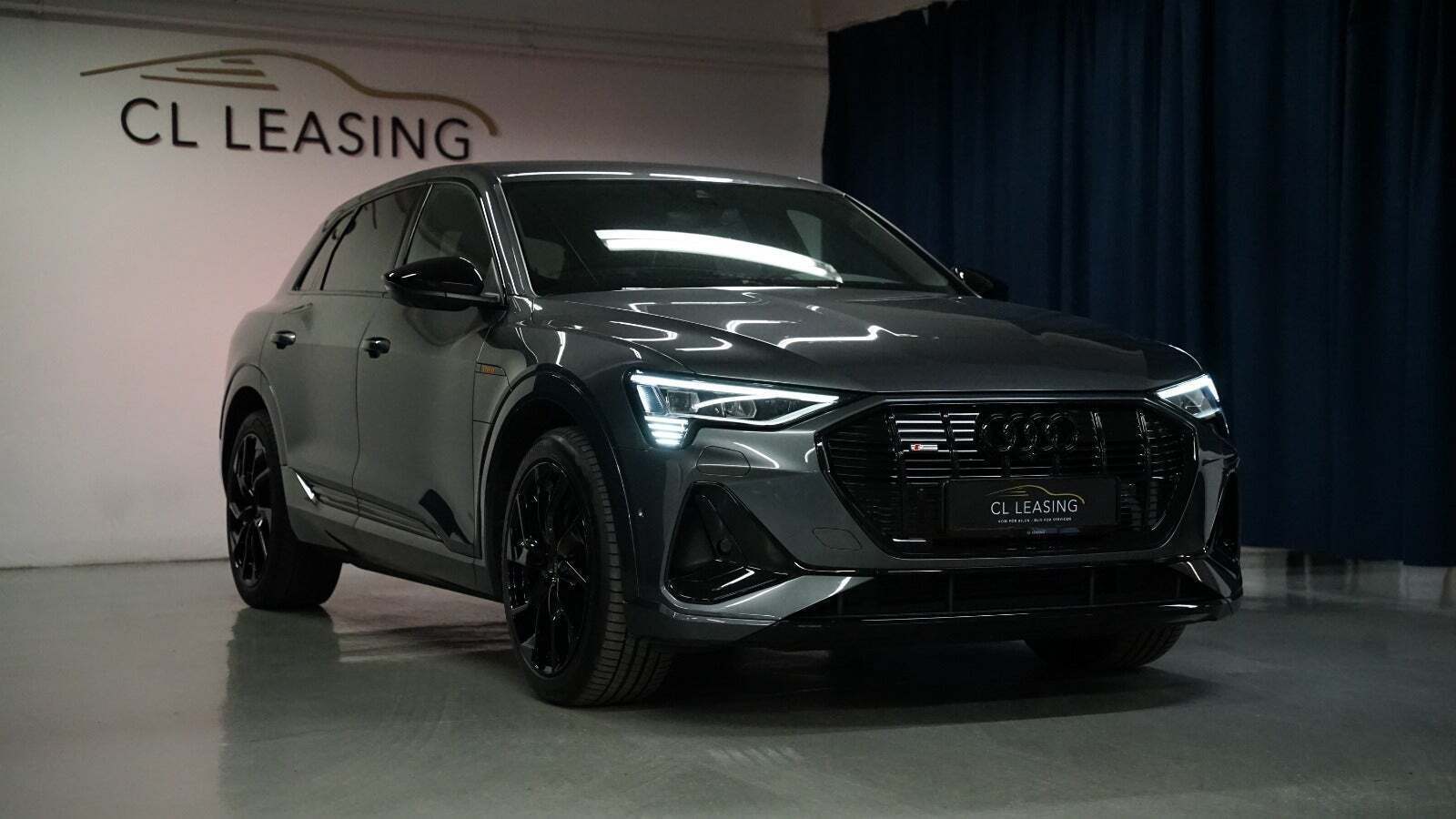 Grå Audi e-tron fra 2022