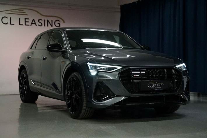 Grå Audi e-tron fra 2022 set udefra
