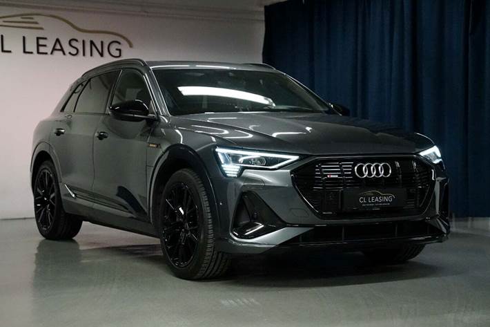 Grå Audi e-tron fra 2021 set udefra