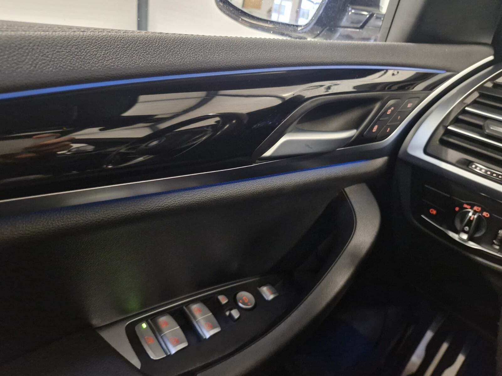 Hvid BMW iX3 fra 2023