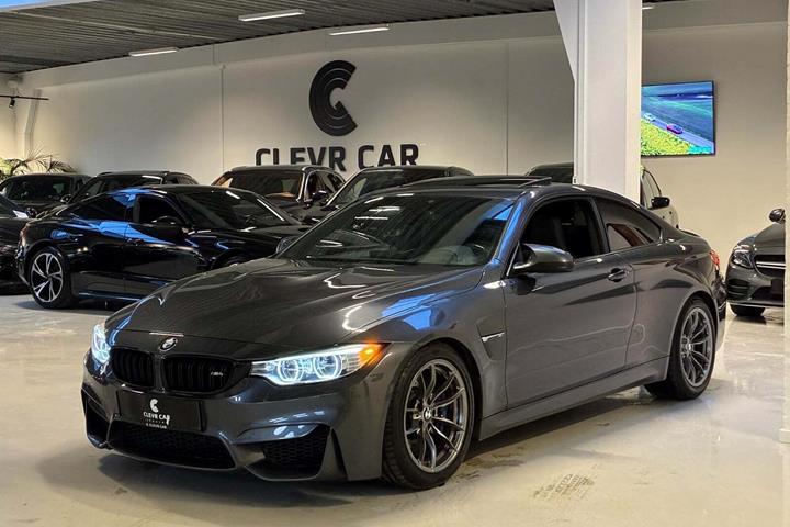 Grå BMW M4 fra 2014 set udefra