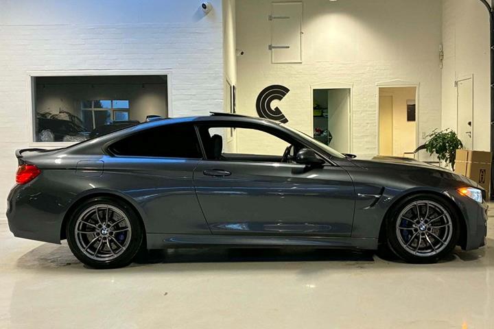 Grå BMW M4 fra 2014