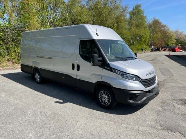 Iveco Daily 2,3 35S16 16m³ Van AG8