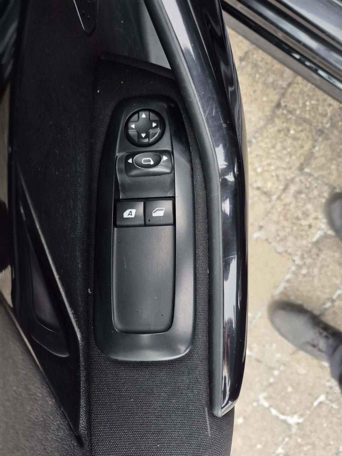 Sort Peugeot 208 fra 2016