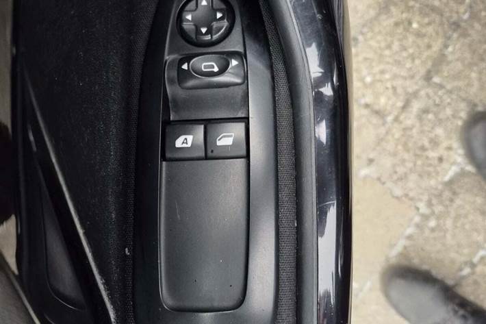 Sort Peugeot 208 fra 2016