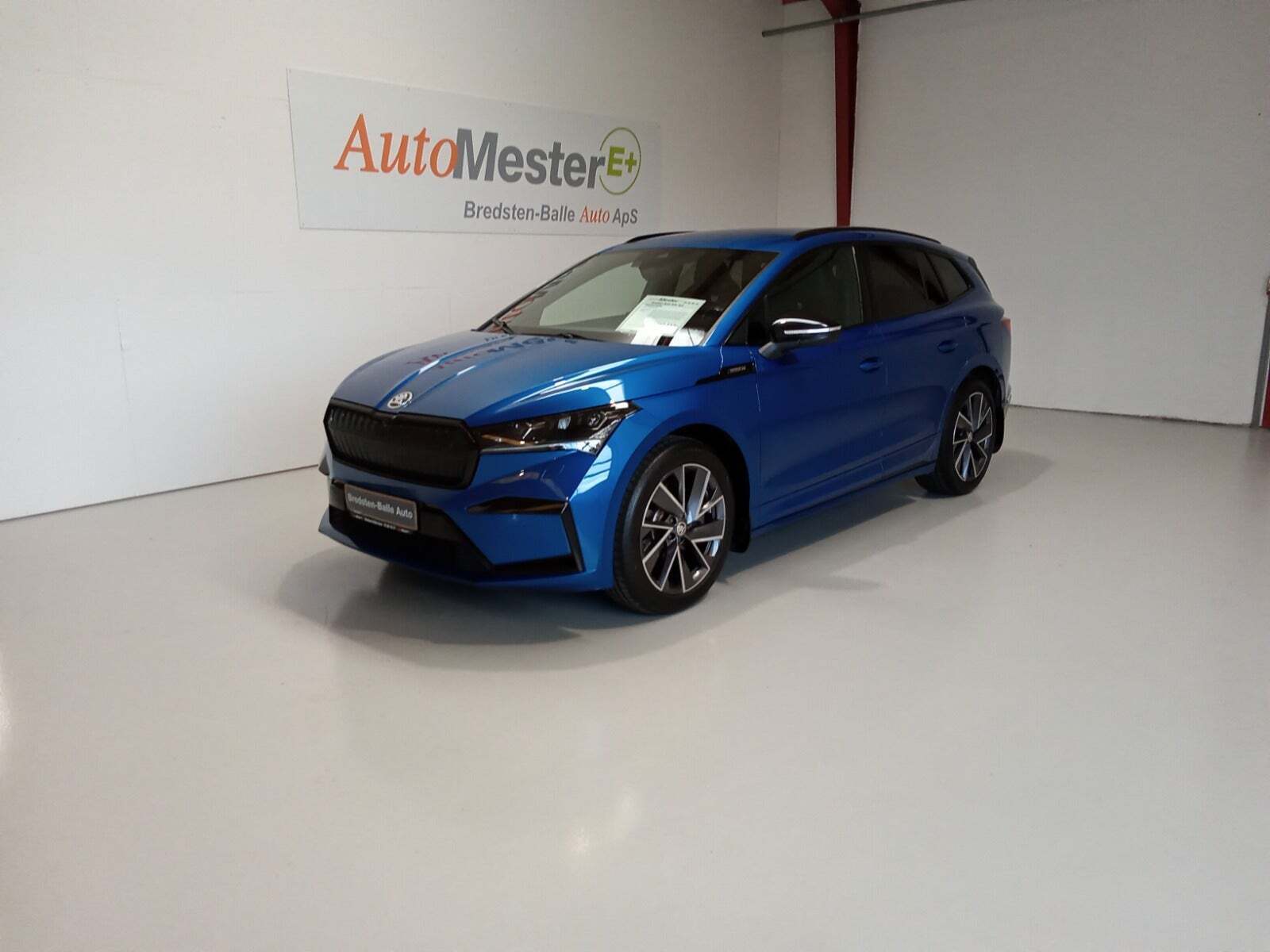 Blå Skoda Enyaq fra 2022