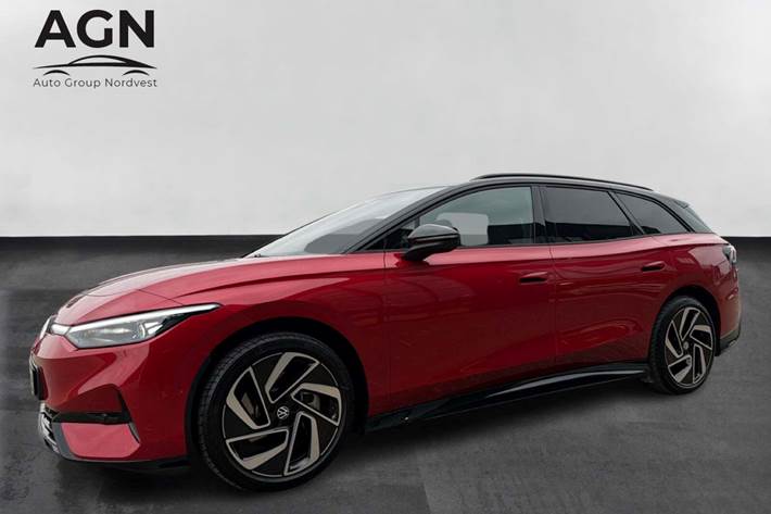 Rød VW ID.7 fra 2025 set udefra