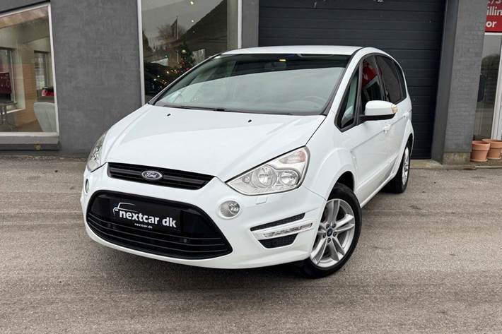 Hvid Ford S-MAX fra 2014 set udefra