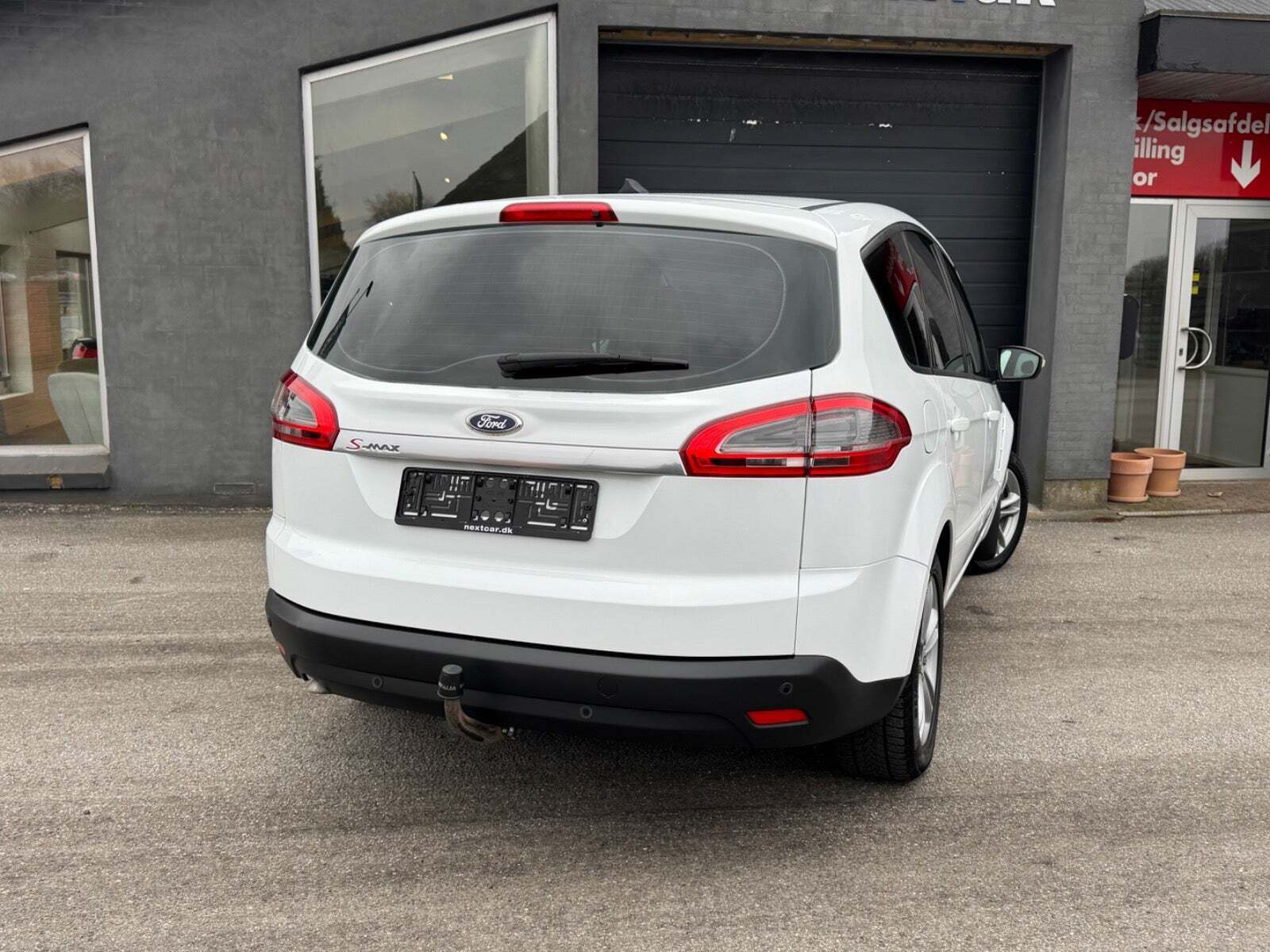 Hvid Ford S-MAX fra 2014