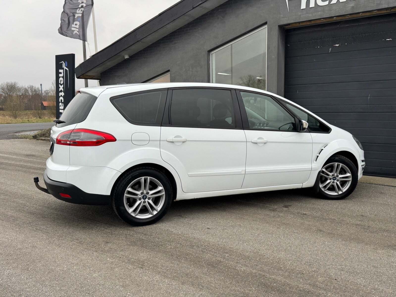 Hvid Ford S-MAX fra 2014