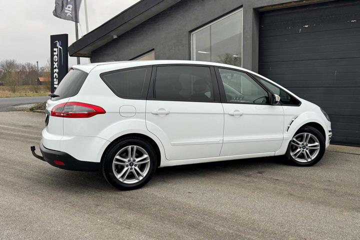 Hvid Ford S-MAX fra 2014
