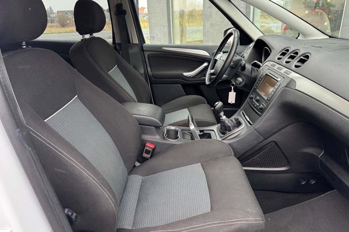 Hvid Ford S-MAX fra 2014