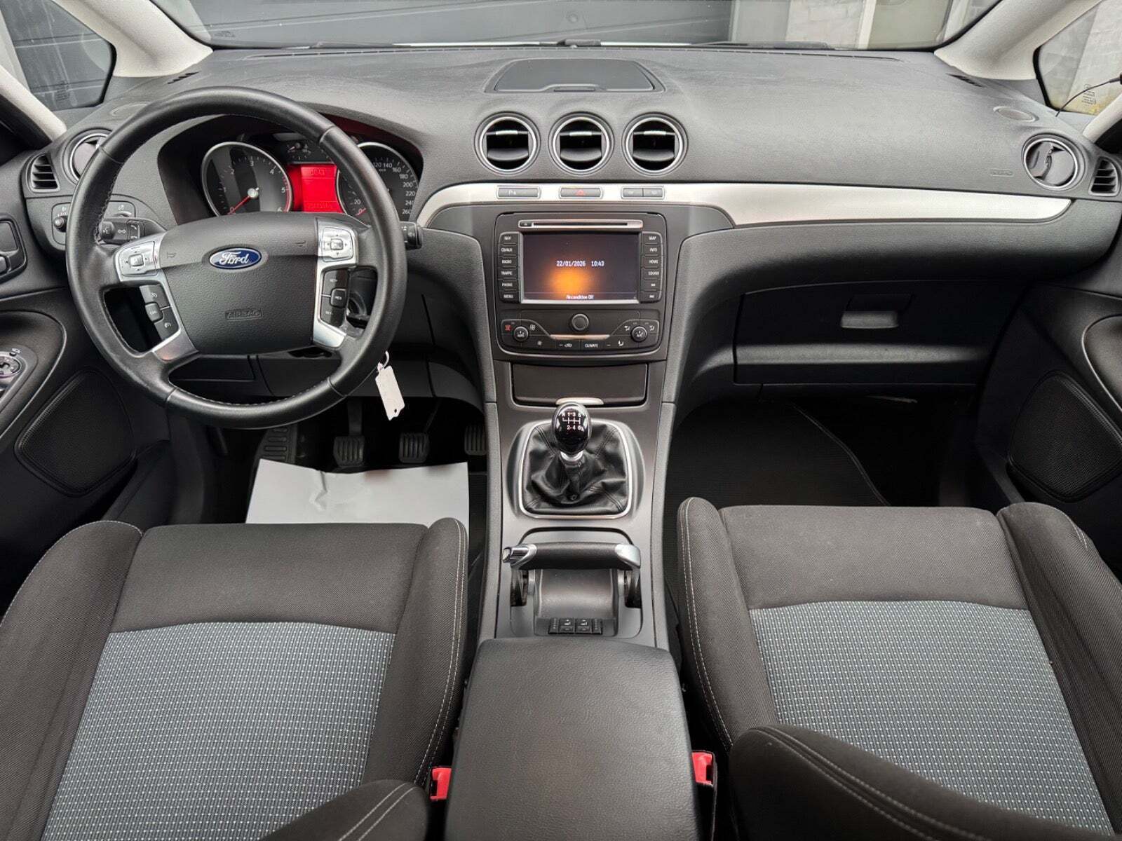 Hvid Ford S-MAX fra 2014