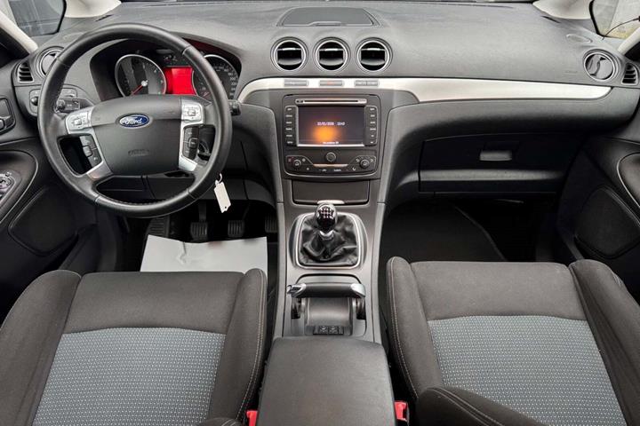 Hvid Ford S-MAX fra 2014