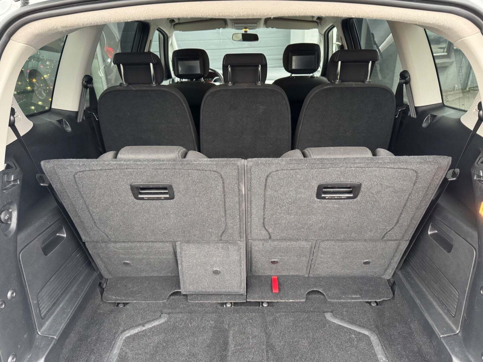 Hvid Ford S-MAX fra 2014