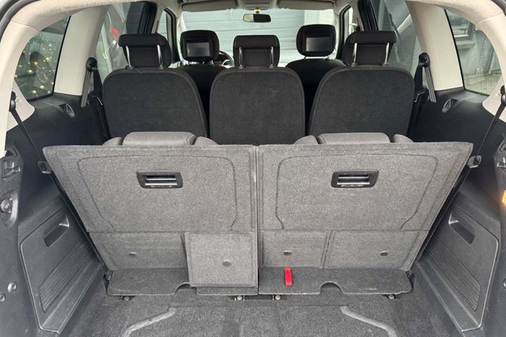 Hvid Ford S-MAX fra 2014
