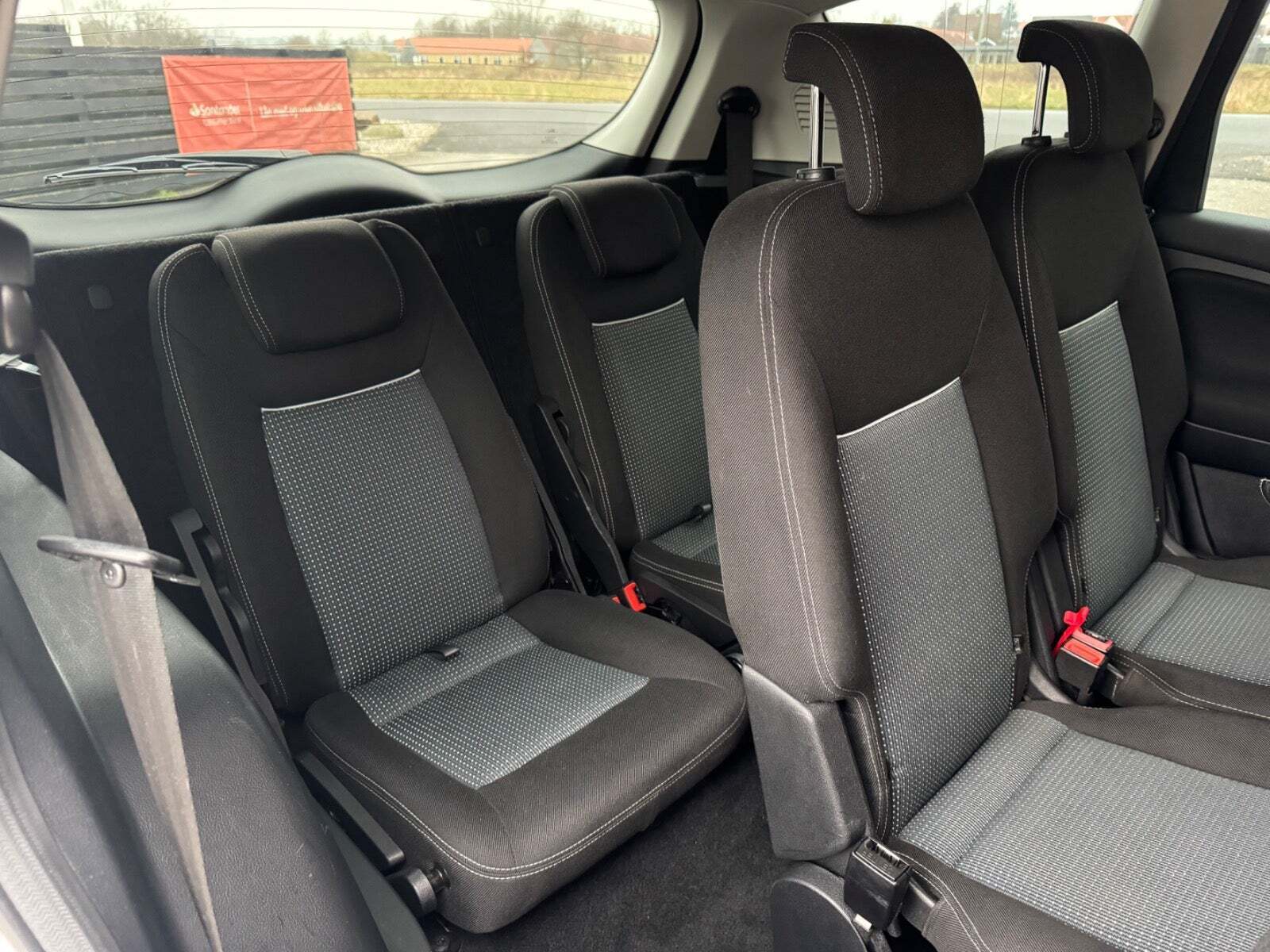 Hvid Ford S-MAX fra 2014
