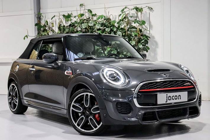 Grå Mini Cooper S fra 2021 set udefra