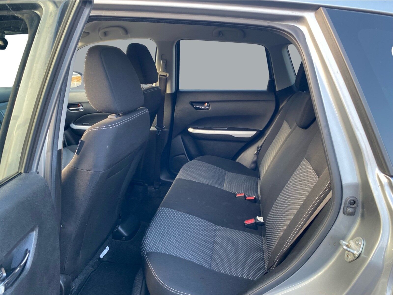 Grå Suzuki Vitara fra 2016