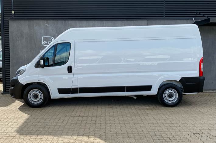 Hvid Fiat Ducato fra 2023