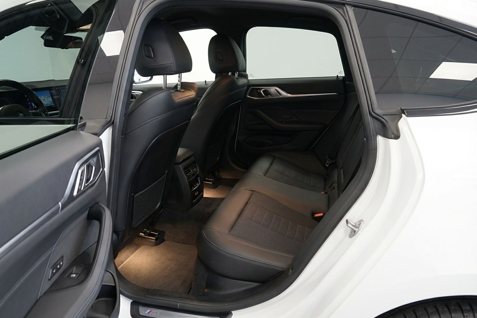 Hvid BMW i4 fra 2023