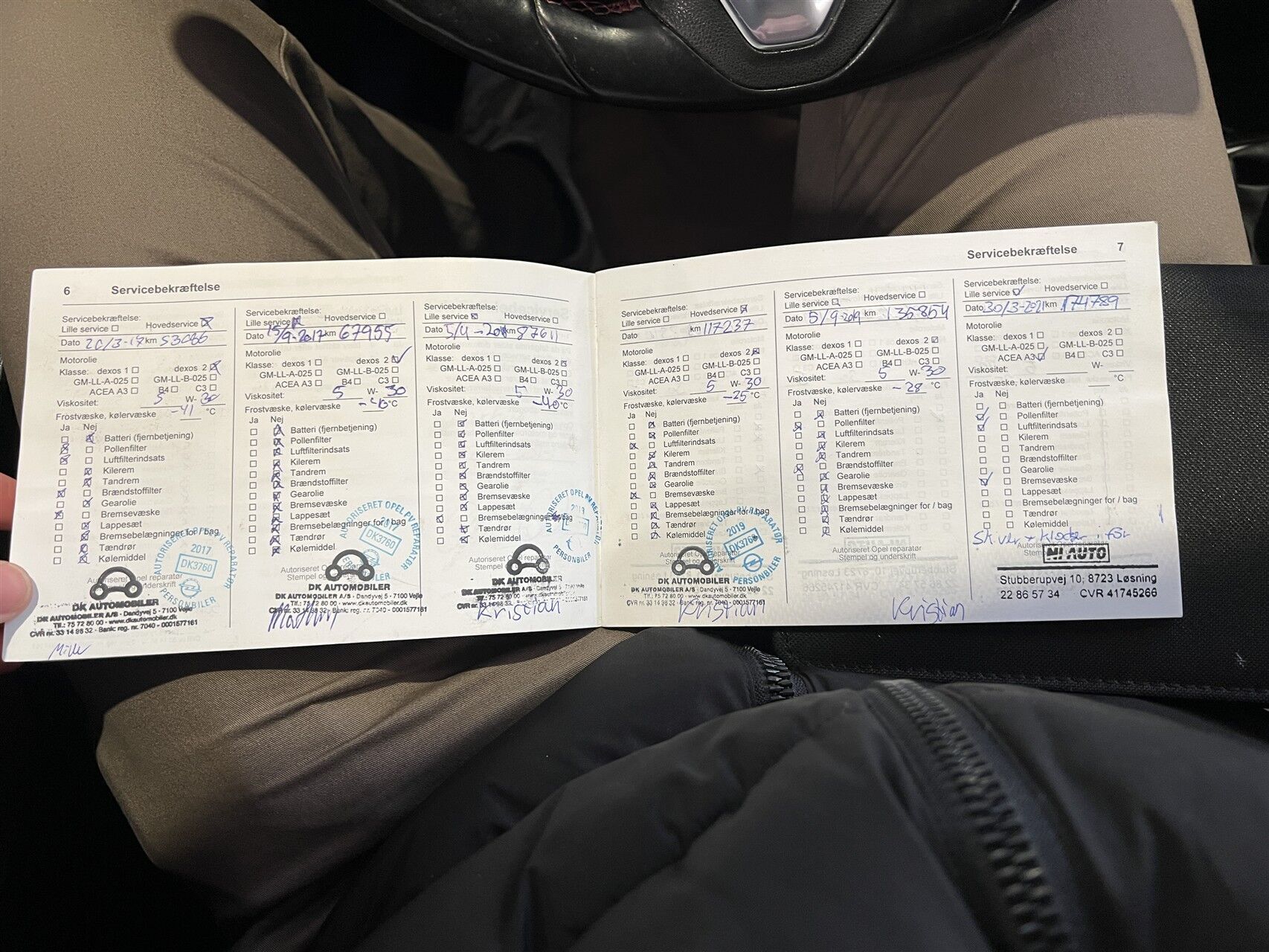 Grå Opel Corsa fra 2015