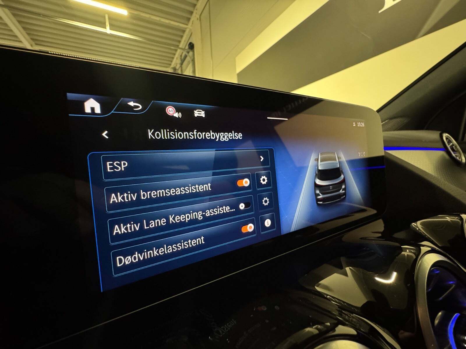 Hvid Mercedes EQA300 fra 2025