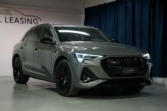 Grå Audi e-tron fra 2022 set udefra