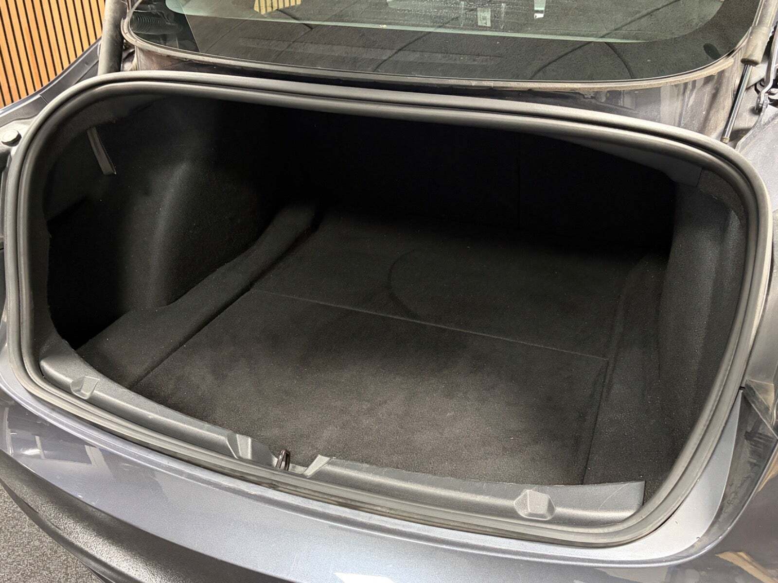 Sort Tesla Model 3 fra 2023