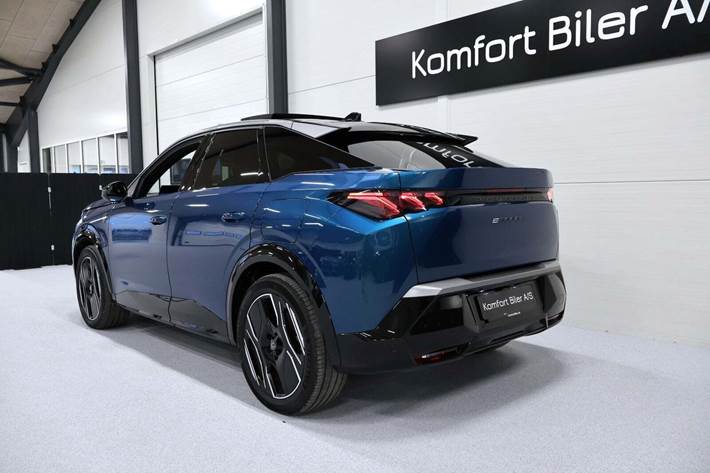 Blå Peugeot e-3008 fra 2024