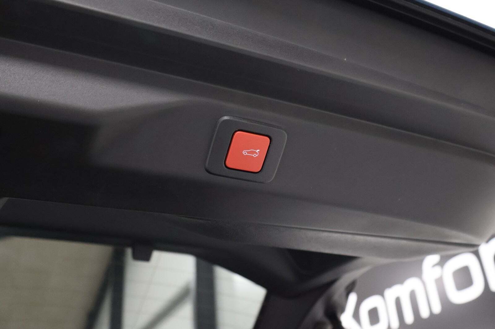 Blå Peugeot e-3008 fra 2024