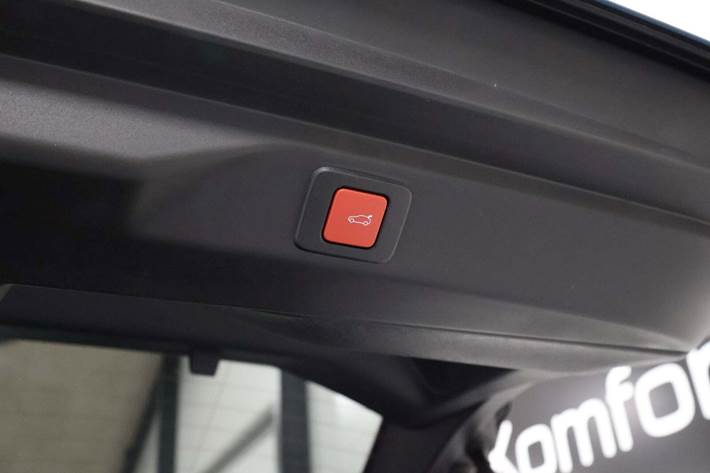 Blå Peugeot e-3008 fra 2024