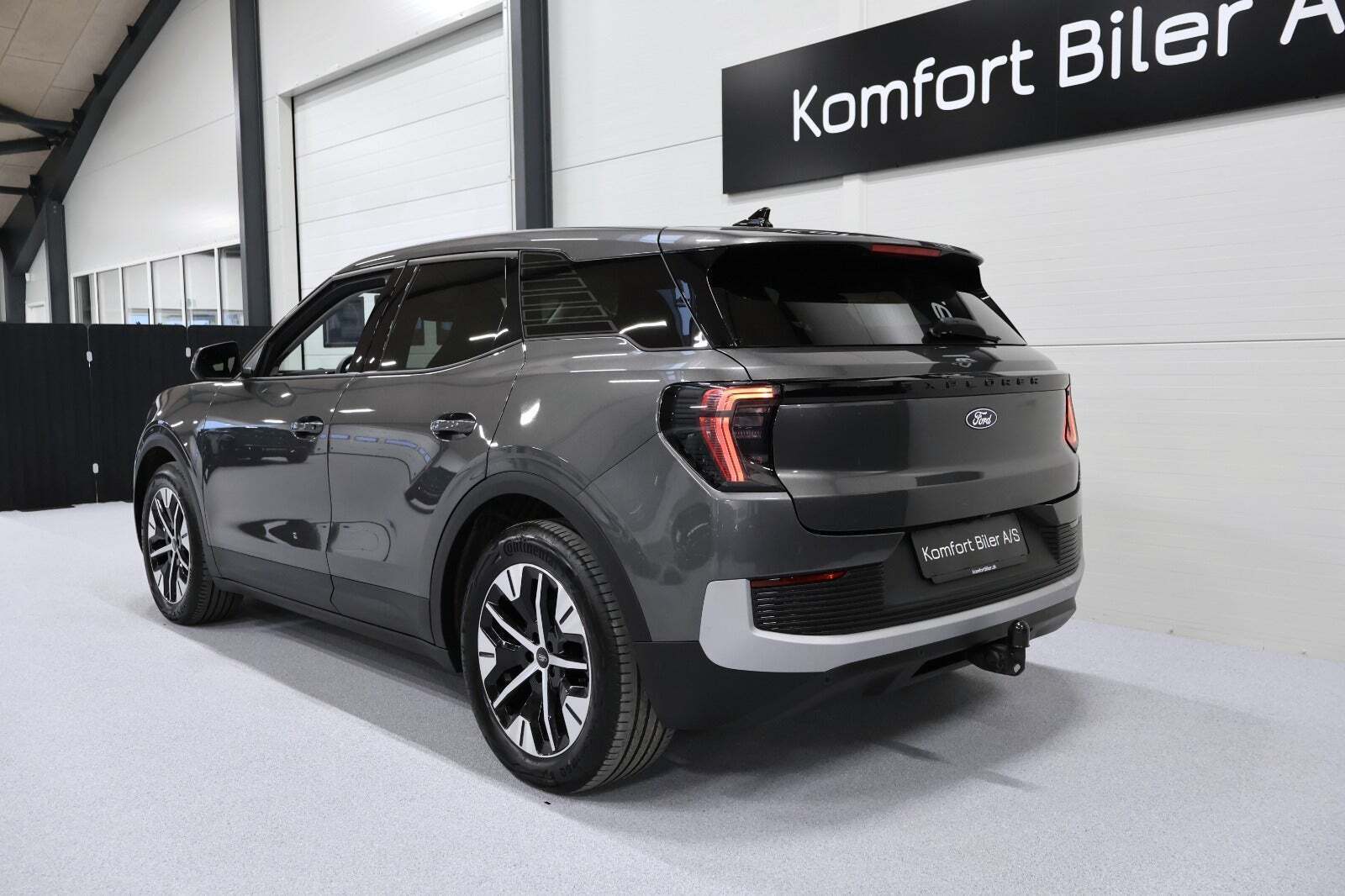 Ford Explorer 77 Select Extended Range