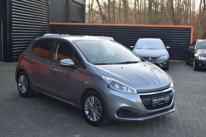Sølv Peugeot 208 fra 2019