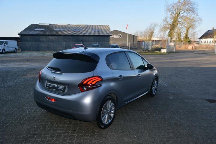 Sølv Peugeot 208 fra 2019