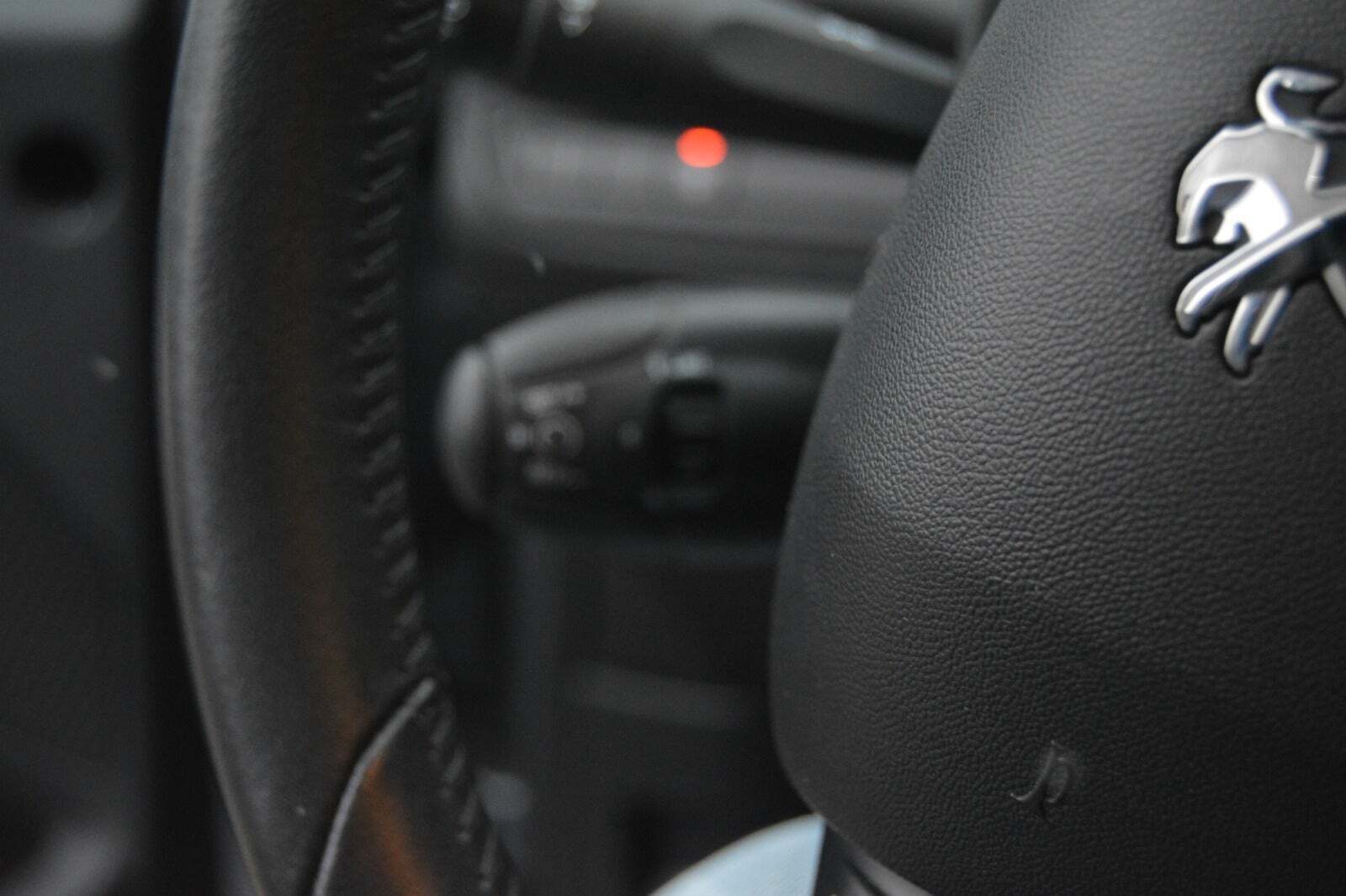 Sølv Peugeot 208 fra 2019